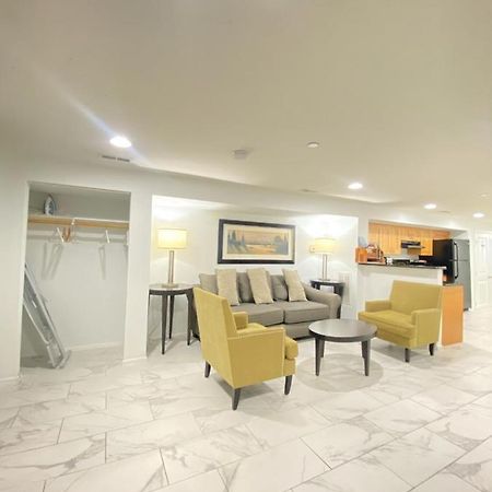 Lovely Remodeled 2Bdrm Basement Home ワシントン エクステリア 写真