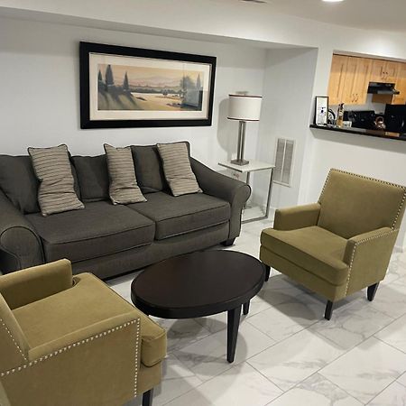 Lovely Remodeled 2Bdrm Basement Home ワシントン エクステリア 写真