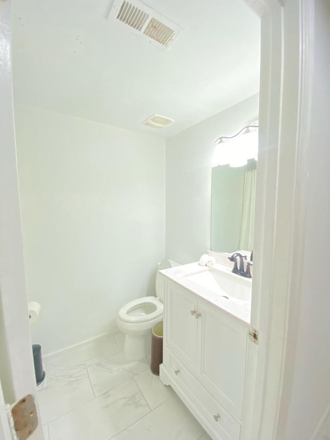 Lovely Remodeled 2Bdrm Basement Home ワシントン エクステリア 写真