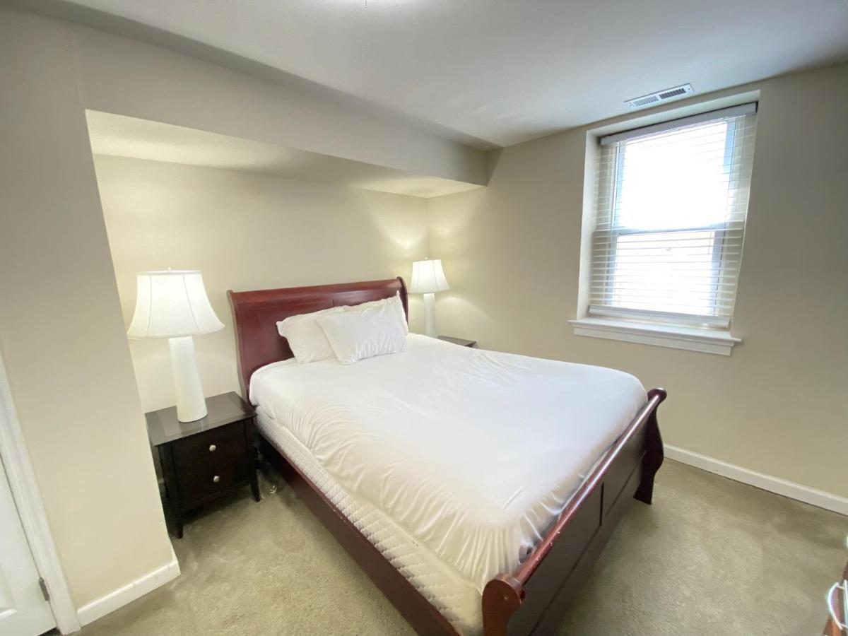 Lovely Remodeled 2Bdrm Basement Home ワシントン エクステリア 写真