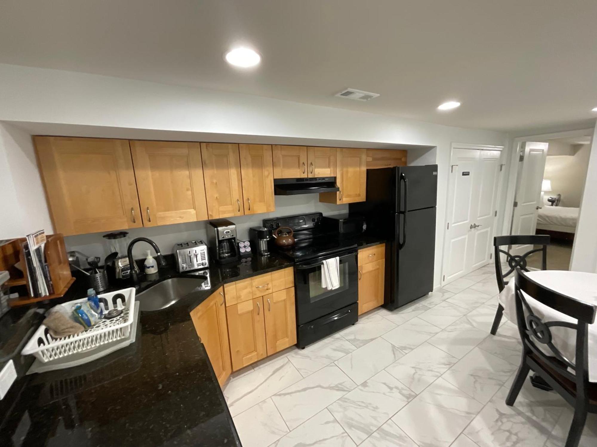 Lovely Remodeled 2Bdrm Basement Home ワシントン エクステリア 写真
