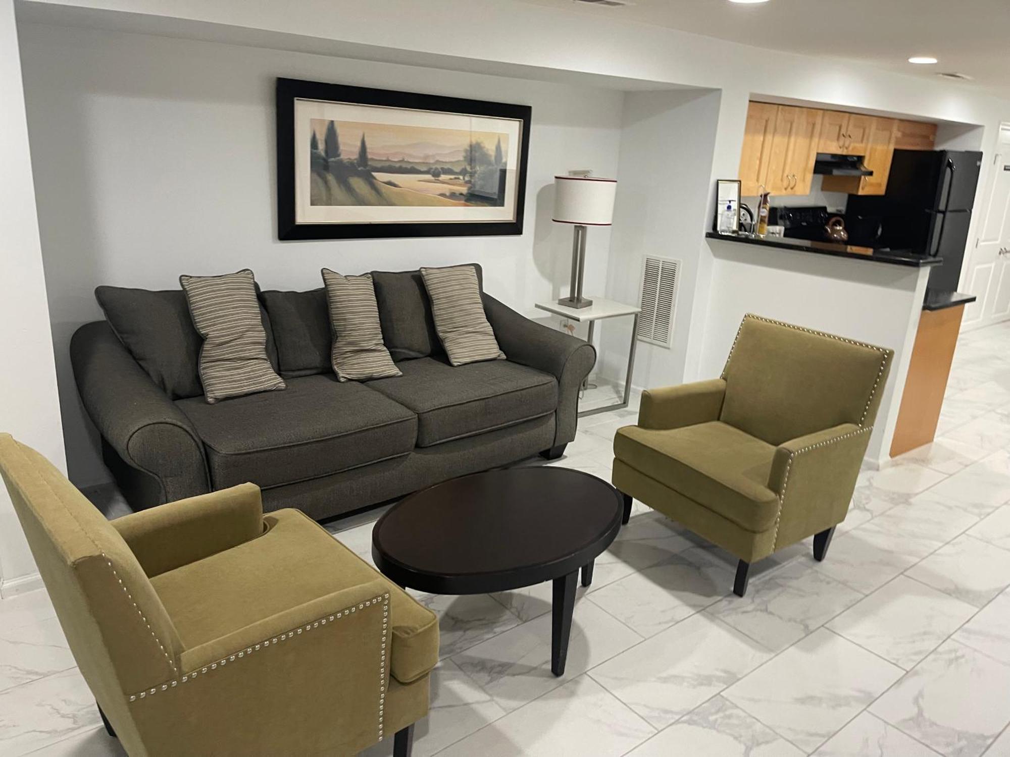 Lovely Remodeled 2Bdrm Basement Home ワシントン エクステリア 写真